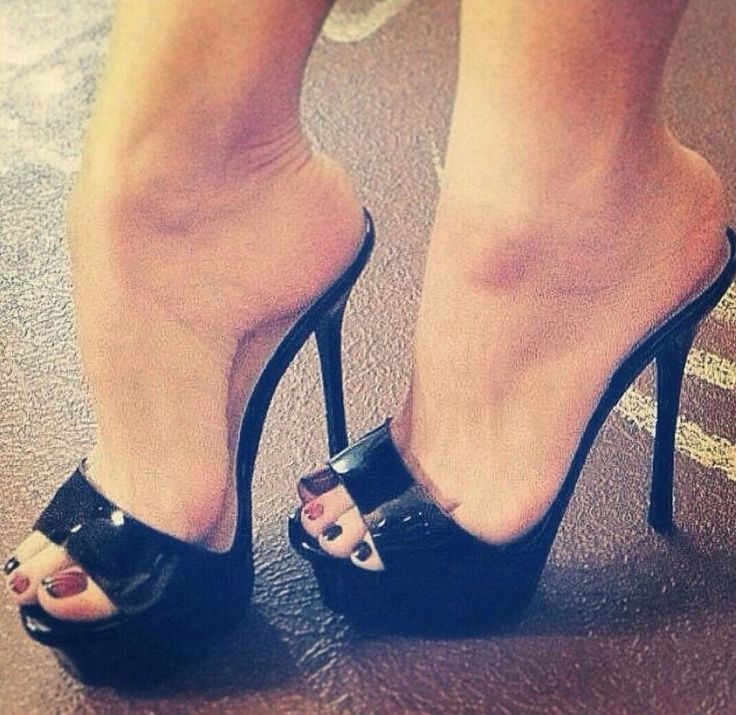 Giantess high heels crush