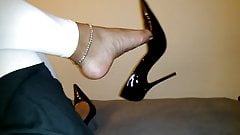 Leyla high heel dangling