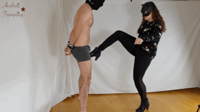 Airmail reccomend russian police ballbusting