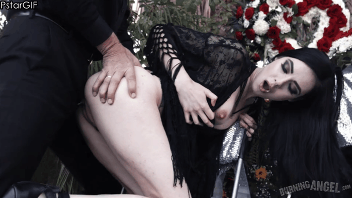 Air A. reccomend curvy goth girl does anal with